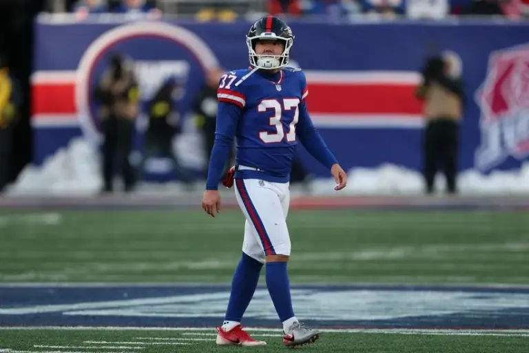 Younghoe Koo released by Giants.