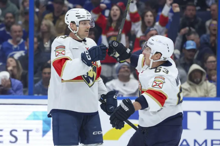 Florida Panthers dominate Lightning.
