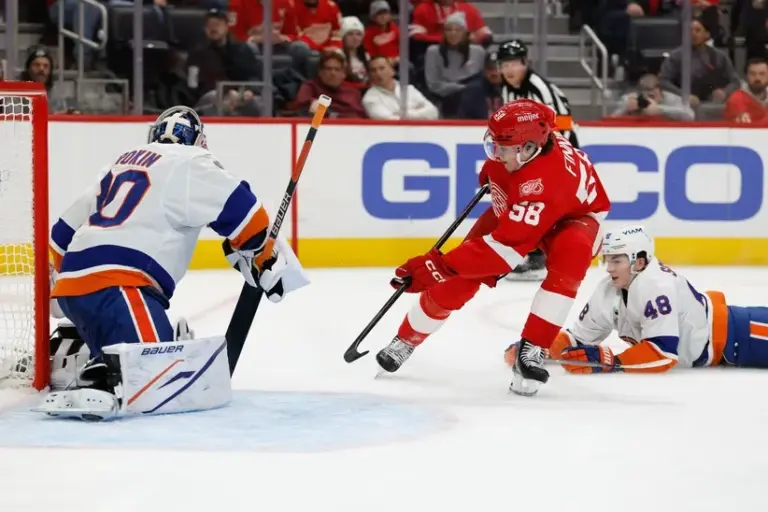 Detroit Red Wings beat New York Islanders.
