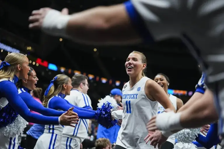 Kentucky beats Wisconsin in NCAA Tournament.