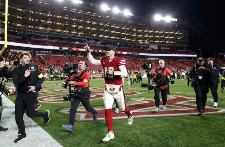 49ers QB Brock Purdy running to Locker Room after win vs Bears