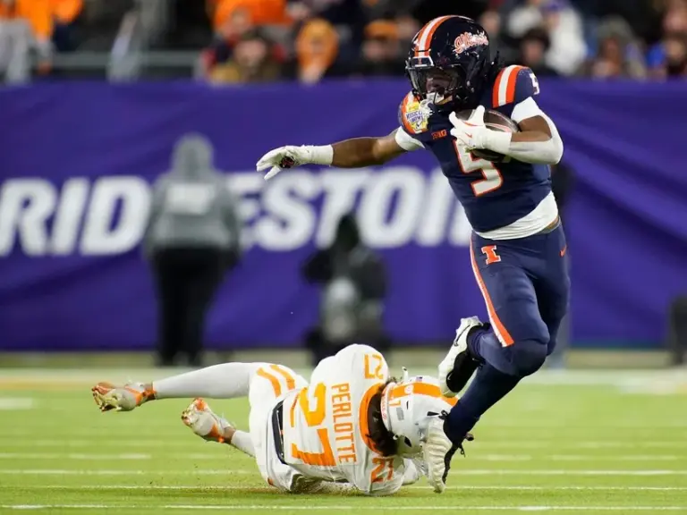 Illinois defeats Tennessee.