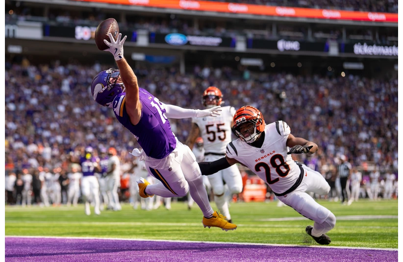 Minnesota Vikings wide receiver Adam Thielen (19) is unable to make the catch as Cincinnati Bengals cornerback Josh Newton (28) defends during the first half at U.S. Bank Stadium.