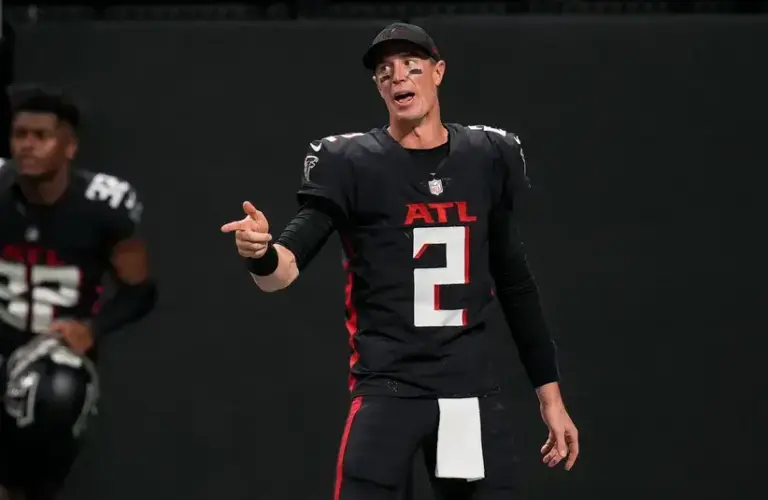 Matt Ryan Pointing In Game Vs New Orleans Saints 2022