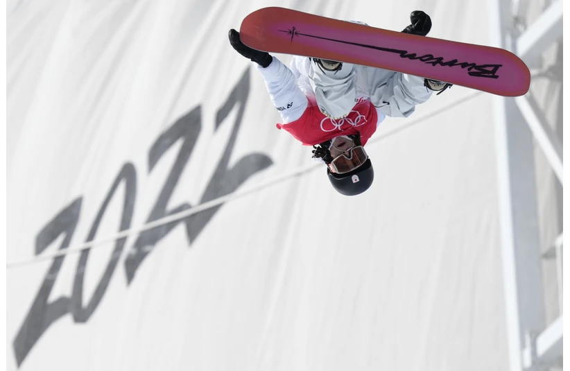 Ayumu Hirano performing a trick during the halfpipe final in 2022 Beijing Winter Olympics