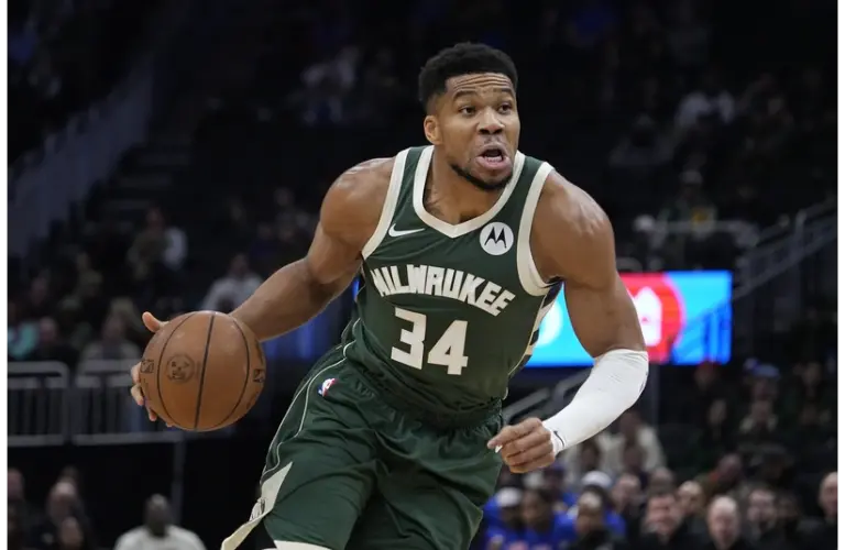 Giannis Antetokounmpo drives to the basket in the first half against the Detroit Pistons