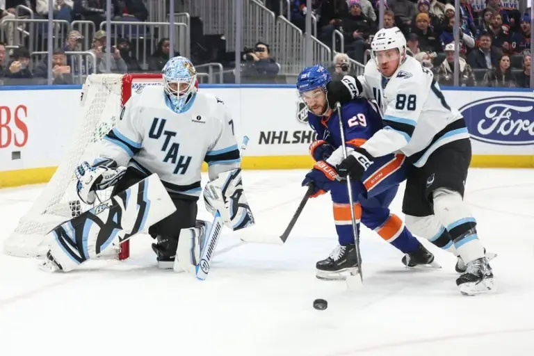 Utah beats Islanders.