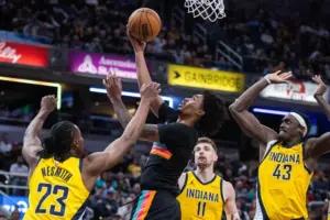 Pacers fall to Spurs.