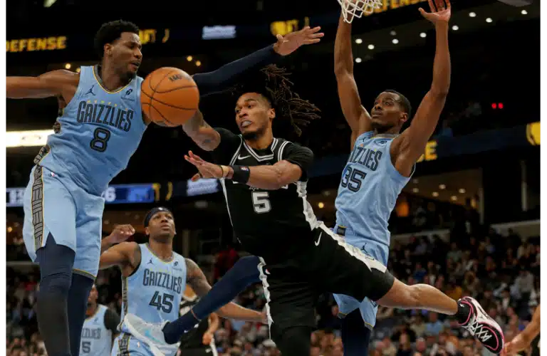 NBA Rising Star and San Antonio Shooting Guard Stephon Castle drives the lane vs Grizzles earlier this month