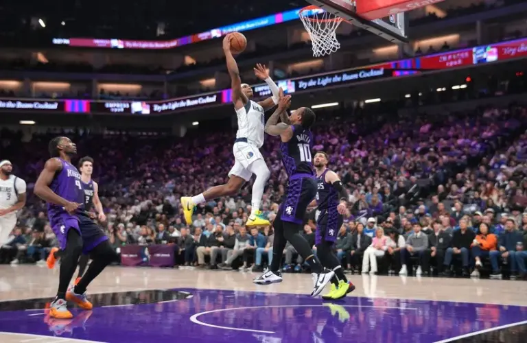 Dallas Mavericks come back to beat Sacramento Kings.