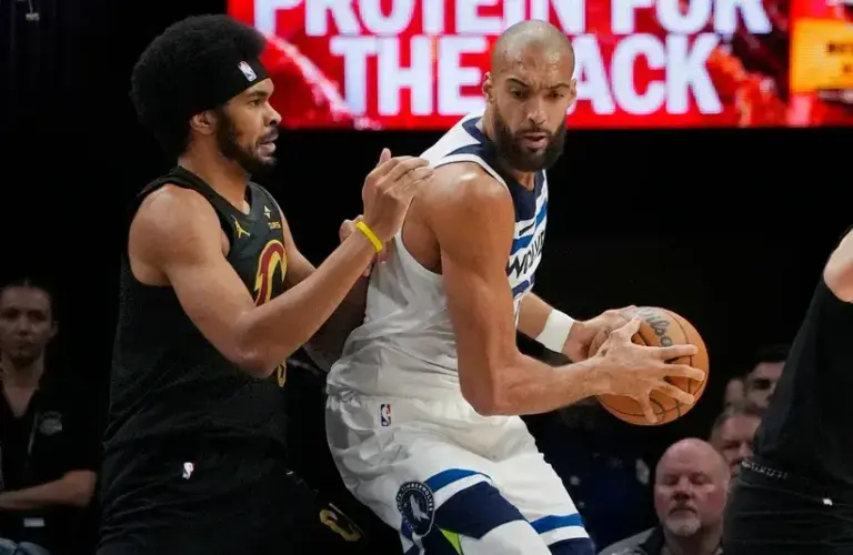 Cleveland Cavaliers center Jarrett Allen (31) defends against Minnesota Timberwolves center Rudy Gobert (27) in the first quarter