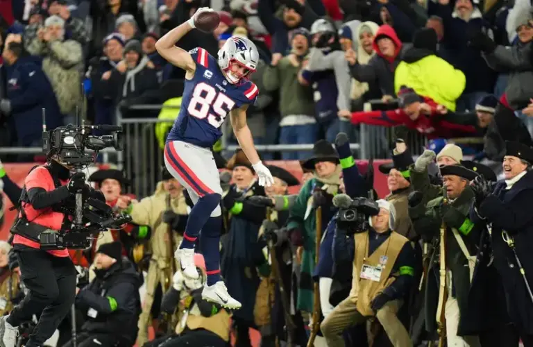 New England Patriots tight end Hunter Henry (85) celebrates after scoring a touchdown during the fourth quarter against the Los Angeles Chargers in AFC Wild Card