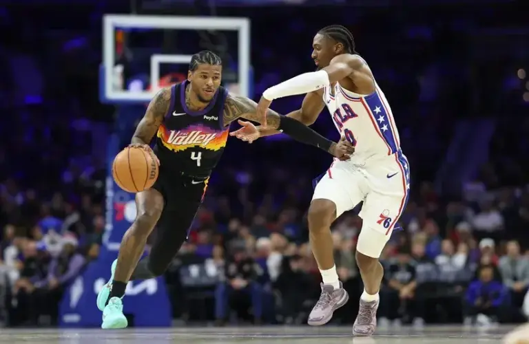 Phoenix Suns guard Jalen Green (4) drives against Philadelphia 76ers guard Tyrese Maxey (0) during the first quarter