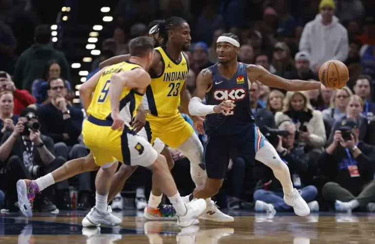 Oklahoma City Thunder guard Shai Gilgeous-Alexander (2) moves the ball around Indiana Pacers guard/forward Aaron Nesmith (23)