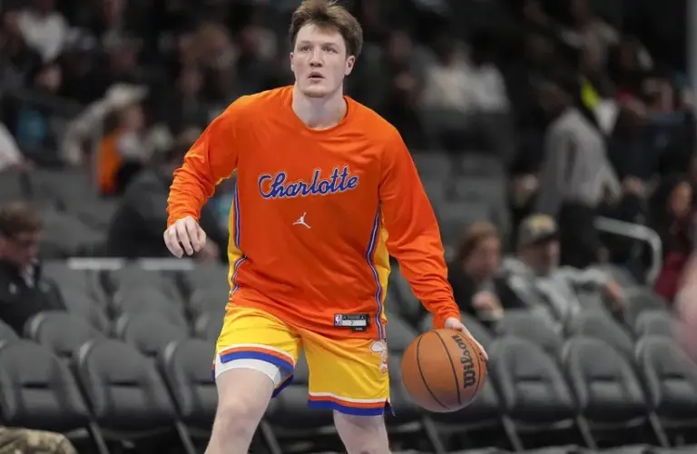 Charlotte Hornets guard/forward Kon Knueppel (7) warms up during the second half against the Washington Wizards at the Spectrum Center