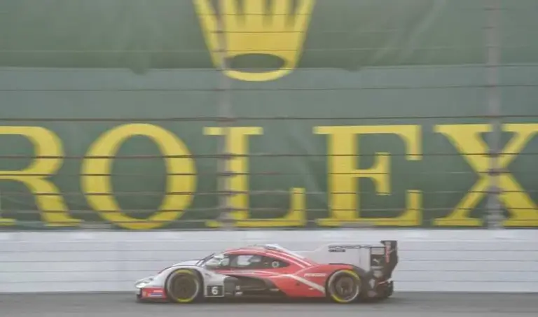 Matt Campbell (6) leads the Rolex 24 in his Penske Porsche during the morning hours, Sunday, Jan. 25, 2026 at Daytona International Speedway.