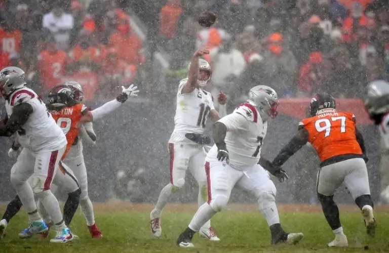 ; New England Patriots quarterback Drake Maye (10) drops back to pass against the Denver Broncos during the second half in the 2026 AFC Championship Game at Empower Field at Mile High.