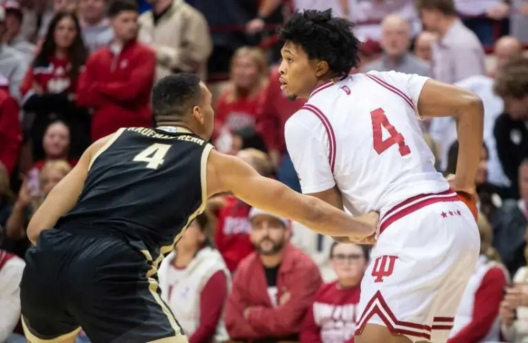 Purdue Trey Kauafman-Renn guards an IU player.