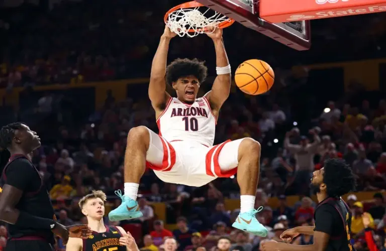 Arizona Wildcats forward Koa Peat (10) screams as he slam dunks the ball against the Arizona State Sun Devils in the second half at Desert Financial Arena.