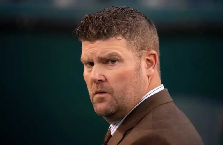 Dolphins hire former Tennessee Titans general manager Jon Robinson.