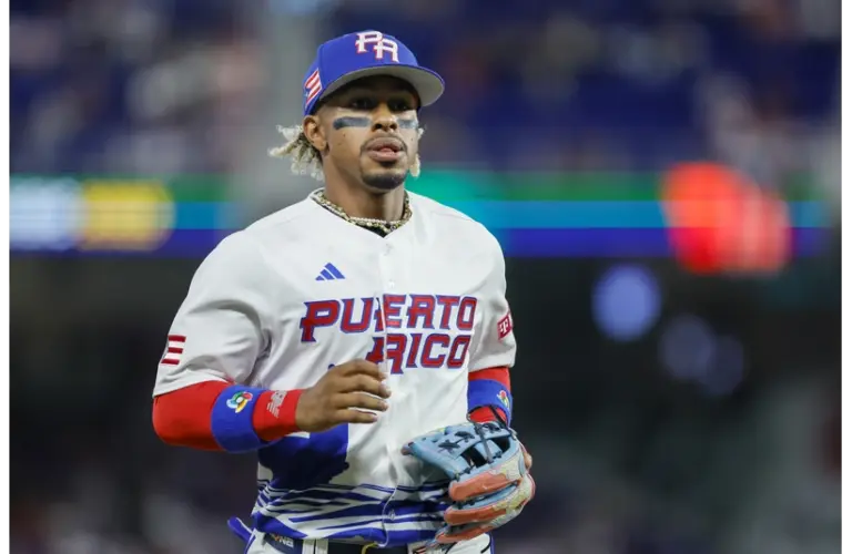 Puerto Rico second baseman Francisco Lindor runs toward the dugout during the first inning against Israel