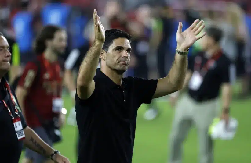 Arteta waving to the fans