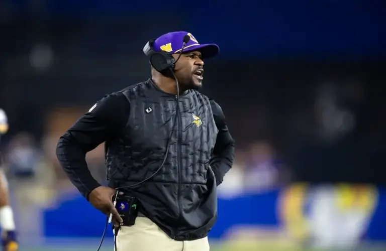 Minnesota Vikings defensive coordinator Brian Flores against the Los Angeles Rams
