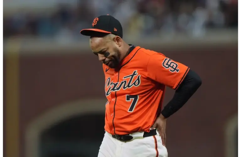 New Braves non-roster invitee Dominic Smith on the field