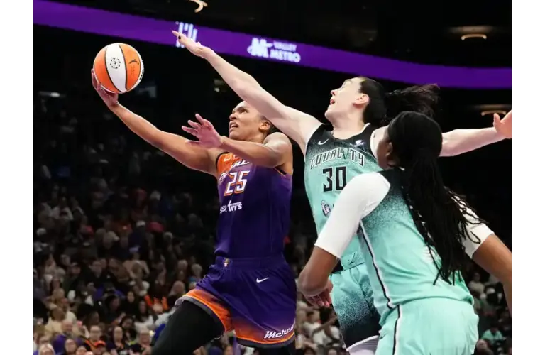 WNBA superstar and New York Liberty forward Breanna Stewart defending Mercury forward Alyssa Thomas