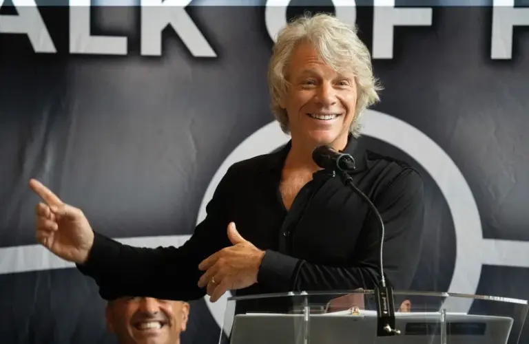 Jon Bon Jovi will introduce the Patriots heading into the Super Bowl.