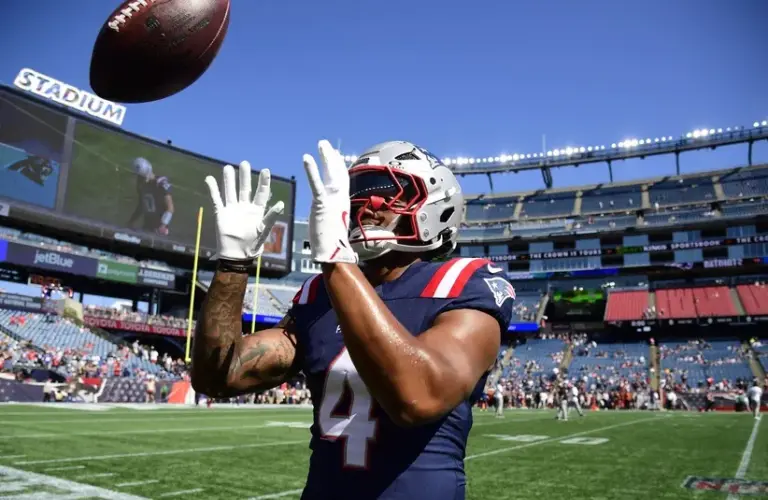 New England Patriots running back Antonio Gibson (4) plays catch with fans
