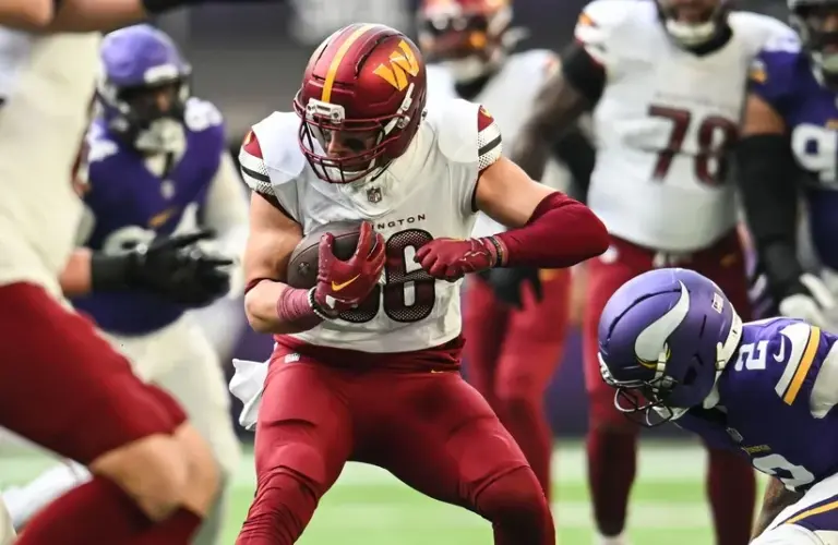 Washington Commanders tight end Zach Ertz (86) makes a catch