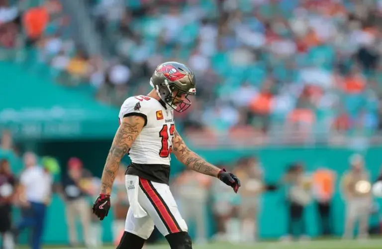 Tampa Bay Buccaneers wide receiver Mike Evans (13) walks on the field
