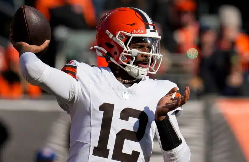 Cleveland Browns quarterback Shedeur Sanders (12) throws a pass