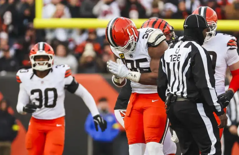 Cleveland Browns defensive end Myles Garrett (95) celebrates following a sack against the Cincinnati Bengals