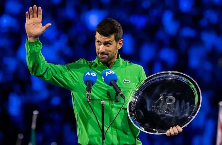 Djokovic waving to the crowd