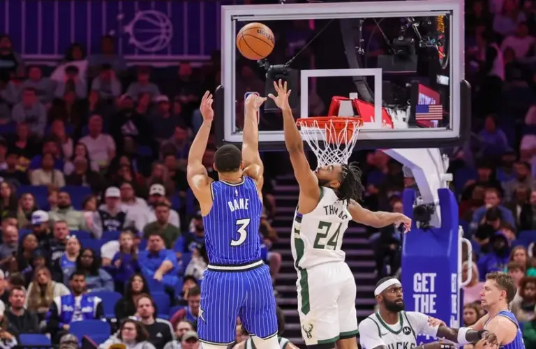 Orlando Magic guard Desmond Bane (3) shoots against Milwaukee Bucks guard Cam Thomas (24)