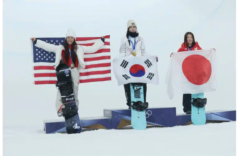 Gaon Choi, Chloe Kim and Mitsuki Ono standing on the podium after the Women's Halfpipe Final