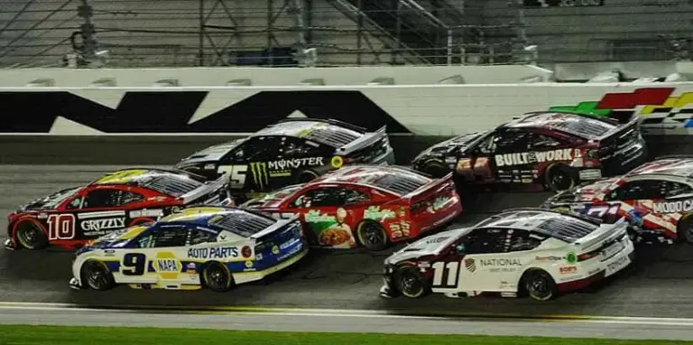 Practice 1; Ty Dillon (10), Chase Elliott (9) and Denny Hamlin (11) reside in a big pack of NASCAR Cup Series drivers during the second Duel, Thursday, Feb. 12, 2026 at Daytona International Speedway.