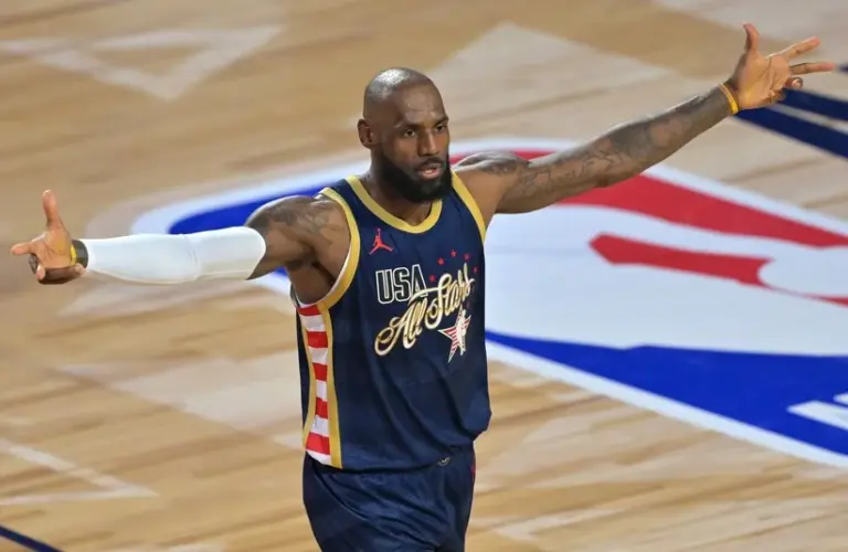 LeBron James opening his arms