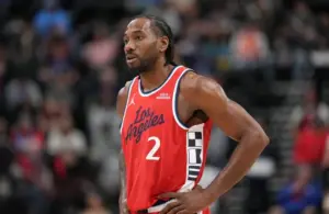 Kawhi Leonard reacts to a situation