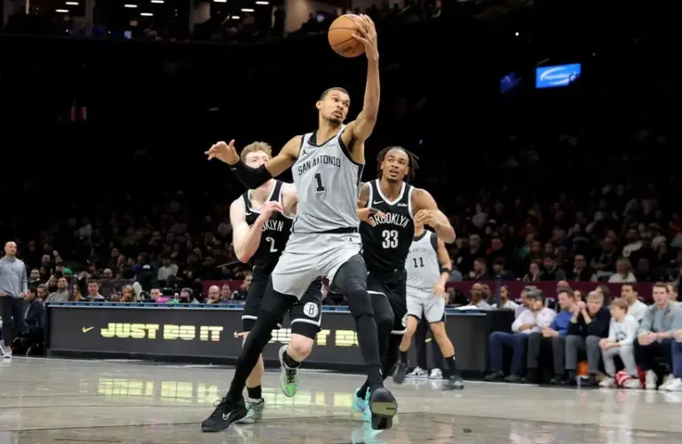 San Antonio Spurs forward Victor Wembanyama (1) drives to the basket