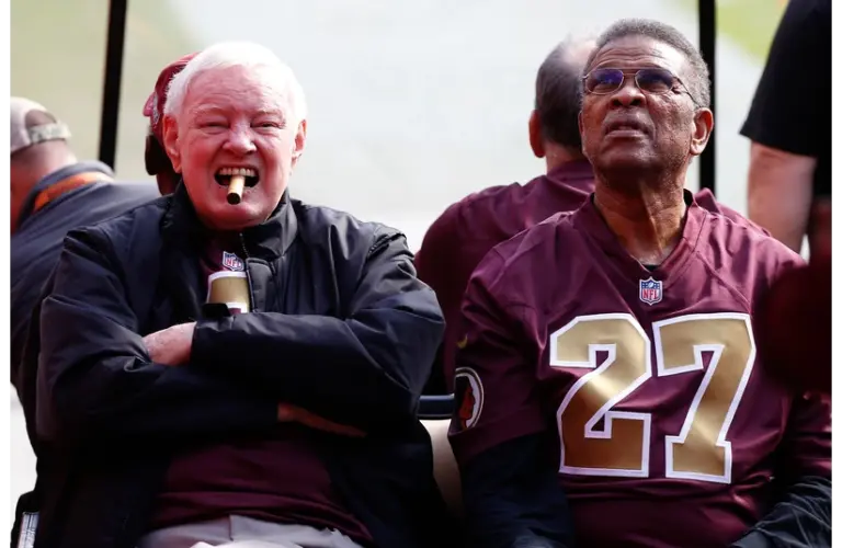 Sonny Jurgensen getting ready to be introduced during ceremony in 2015