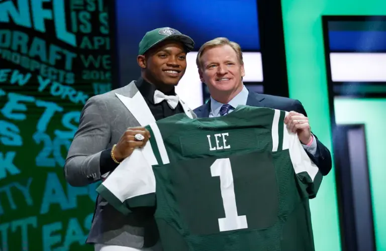 Darron Lee and Roger Goodell 2016 NFL Draft