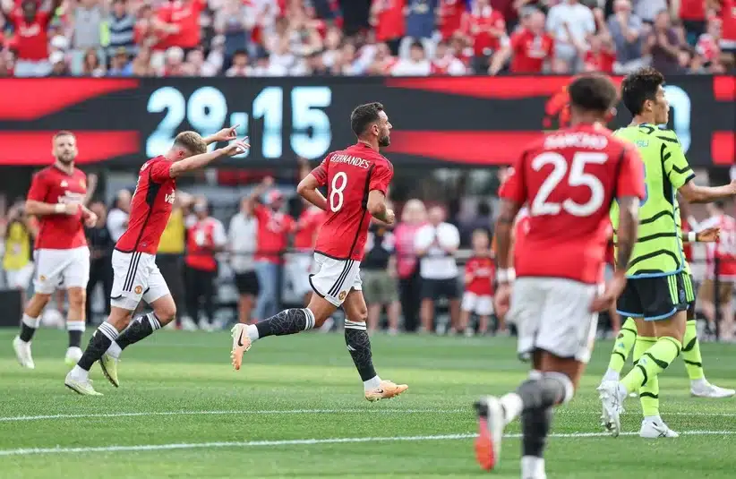 Fernandes scoring a goal