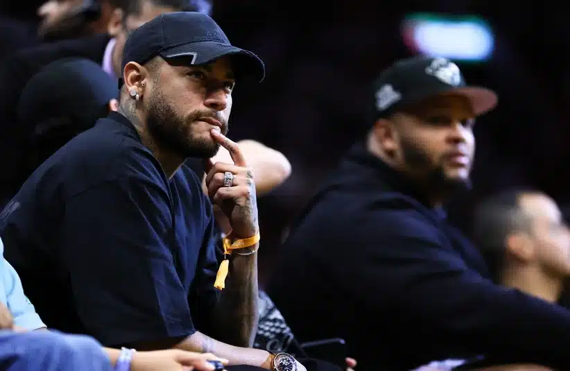 Neymar watching NBA game