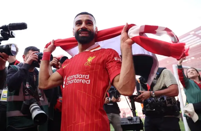 Mohamed Salah holding the Liverpool flag