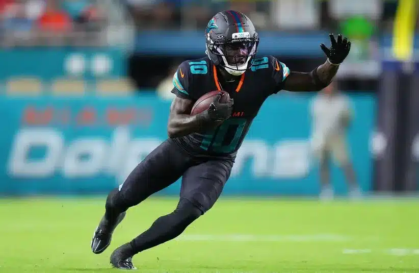Miami Dolphins wide receiver Tyreek Hill (10) makes a catch