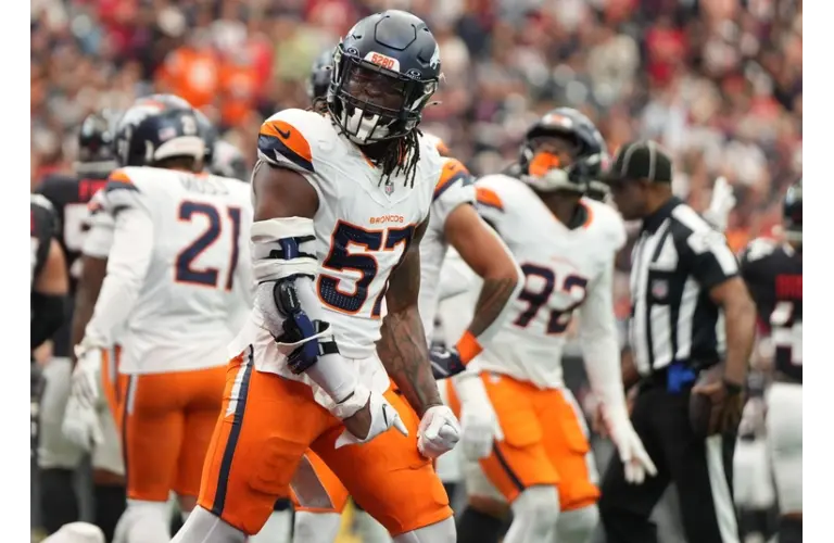 Broncos LB Dre Greenlaw reacts after a play against the Texans