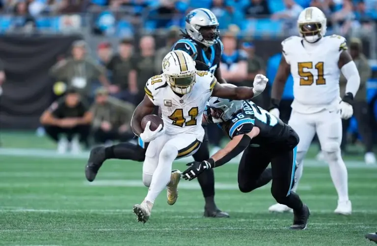 New Orleans Saints running back Alvin Kamara (41) rushes